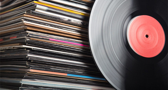 Vinyly slaví 70 let. Co bylo na 1. LP?